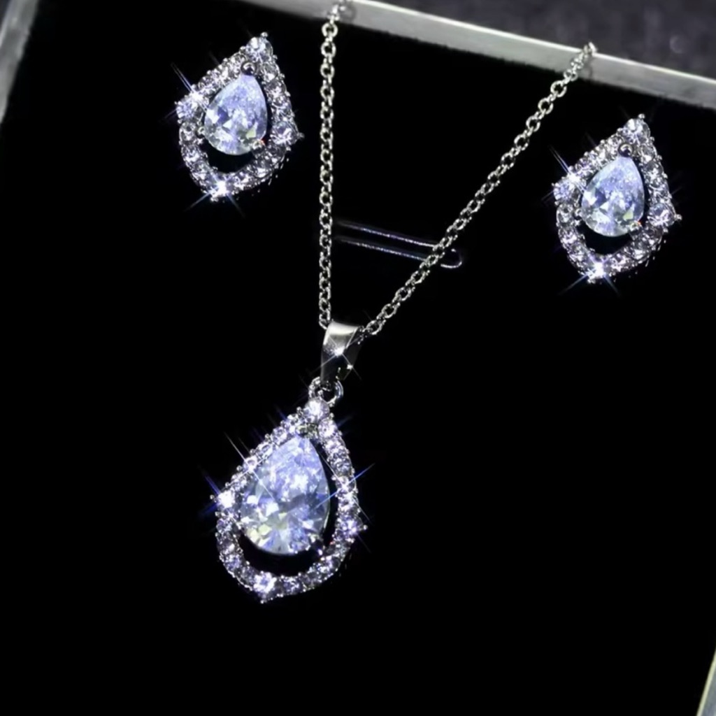 Elegant Silver Tone Teardrop Necklace And Earring Set